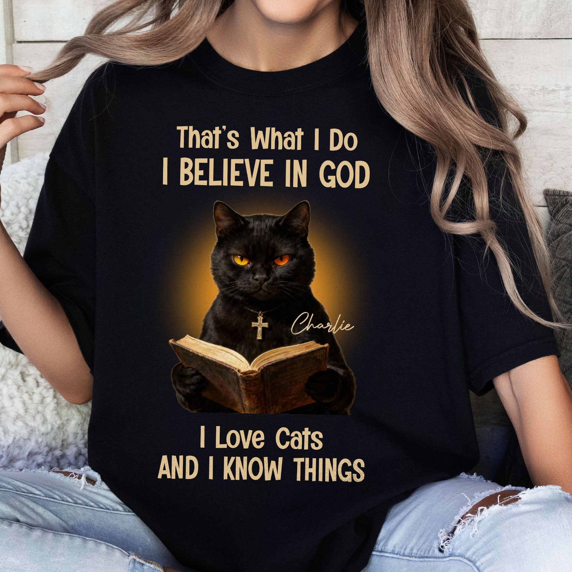 That's What I Do I Believe In God I Love Cats And I Know Things T-Shirt